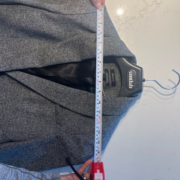 R and W women’s woven blazer. - Picture 5 of 7